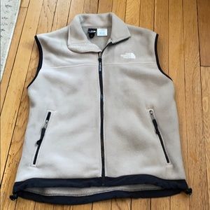 The northface full zip vest EUC